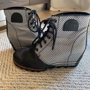 Women’s Sorel wedged snow boot